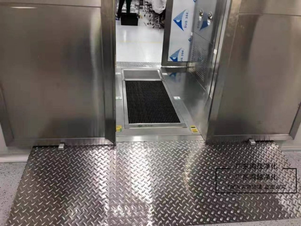 設備-風淋室配不銹鋼鞋底清洗機